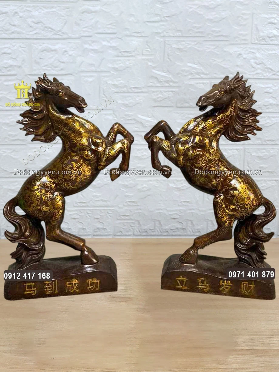 Nền được l&agrave;m m&agrave;u n&acirc;u cổ k&iacute;nh